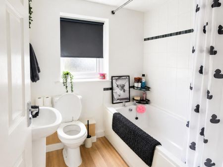 2 bedroom terraced house to rent - Photo 2