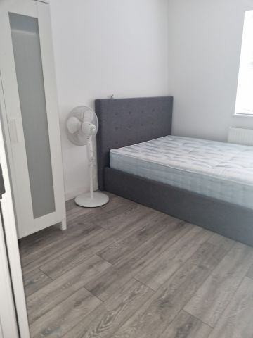 3 Bed Flat, London, E14 - Photo 5