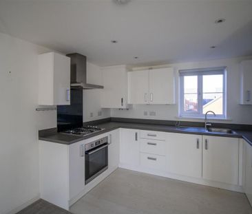 2 bedroom flat to rent - Photo 3