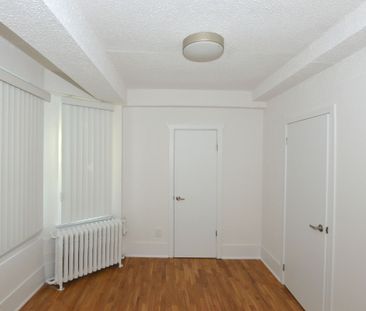 160 Huron Street - Photo 2