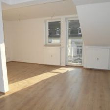 Antonstr. 20, Wohnung 7 ~~~ Dachgeschoss, Sonnenbalkon, Tageslichtbad mit Wanne und Dusche, Abstellraum, Abstellfläche im Dachboden - Photo 1