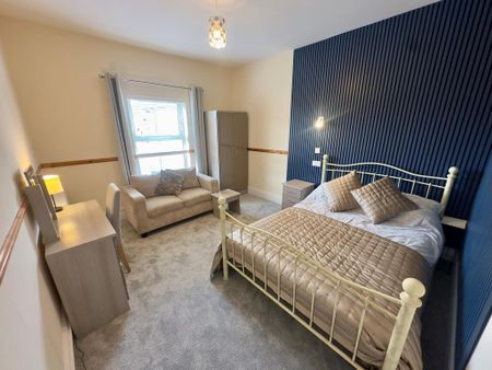 1 bedroom in a house share to rent - Photo 2