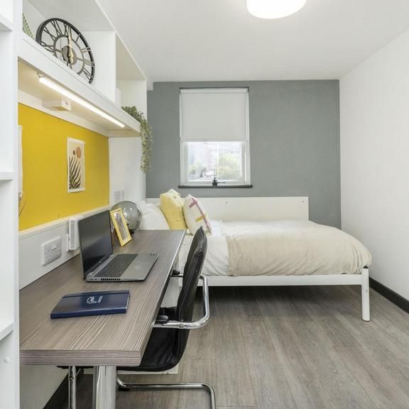 1 bedroom in a flat share to rent - Photo 1