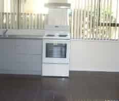 2 Bedroom downstairs unit by Rangitoto College, Mairangi Bay - Photo 2
