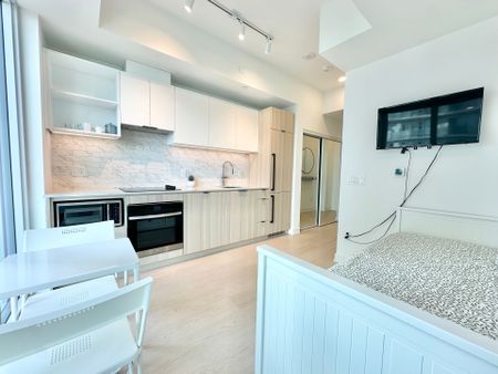 For Lease - 252 Church Street Unit# 2107, Toronto, Ontario - Photo 5