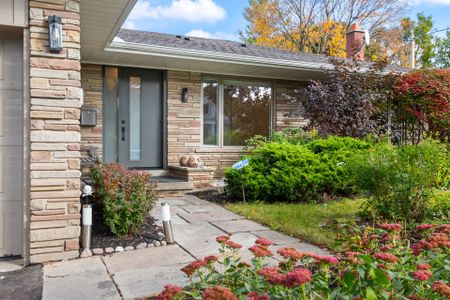 For Lease - 195 Burbank Drive, Toronto, Ontario - Photo 3