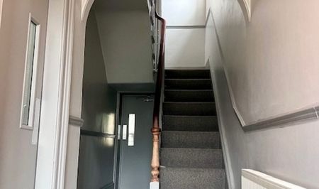 Spacious 6 bedroom House with 2 bathrooms - Photo 4