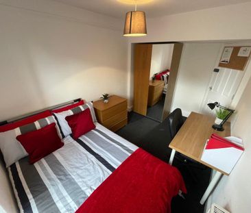 1 bedroom in a house share to rent - Photo 4