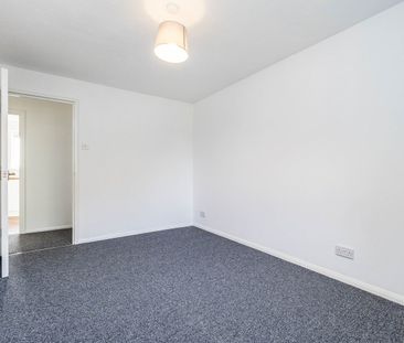 2 Bed Flat, Greenslade Road, IG11 - Photo 4
