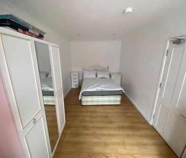 4 bedroom flat share to rent - Photo 6