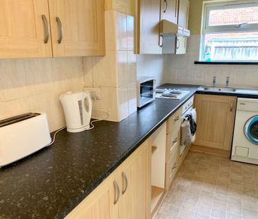 AVON ROAD, CHARMINSTER (P01268) - Photo 6