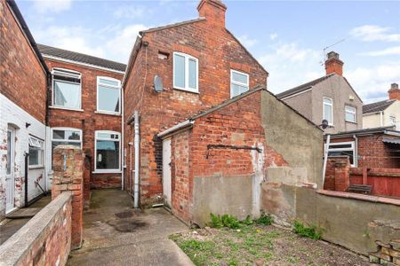 2 bedroom terraced house to rent - Photo 2