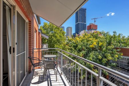 Fully Furnished Apartment in Beautiful East End! - Photo 5