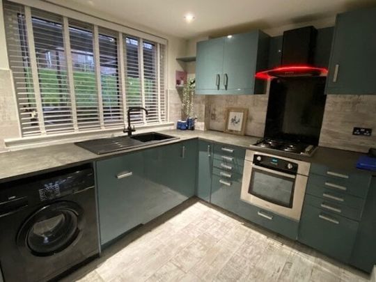 Park Avenue, Milngavie - Photo 1