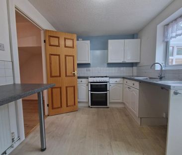 2 bedroom semi-detached house to rent - Photo 4