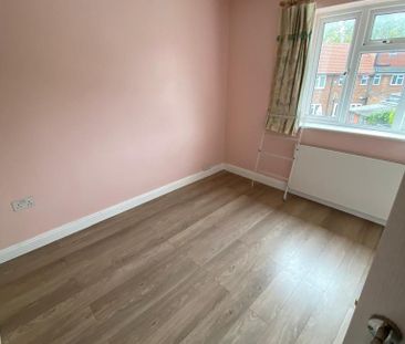 1 bedroom in a flat share to rent - Photo 2