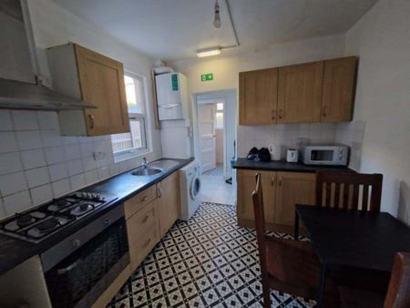 6 bedroom flat share to rent - Photo 4