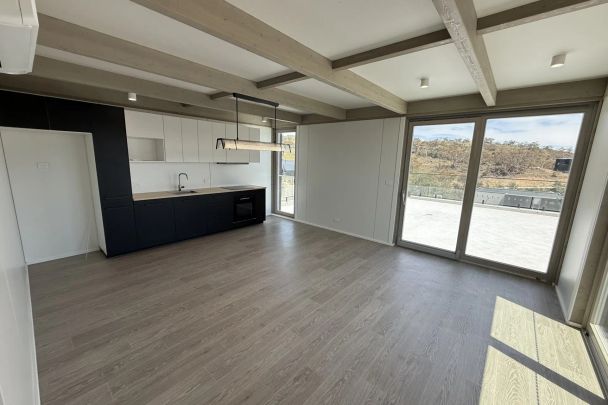Modern 3-Bedroom Home with Breathtaking Lake Views in East Jindabyne - Photo 1
