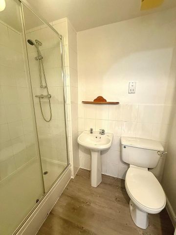 2 bedroom flat to rent - Photo 4
