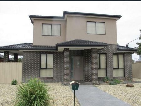 Modern Townhouse - Photo 2