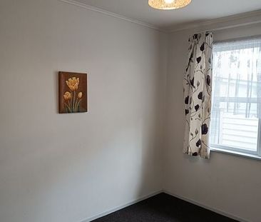 Renovated family home with spacious garden - Photo 2