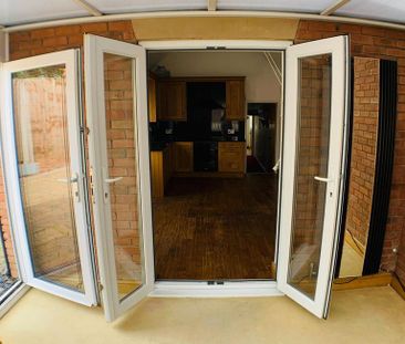 2 bedroom flat to rent - Photo 4