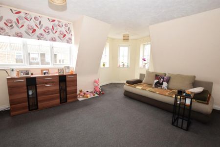 2 bedroom flat to rent - Photo 2