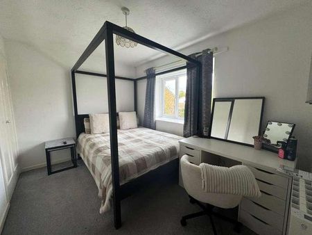 Wheatear Drive, Petersfield, Hampshire, GU31 - Photo 4