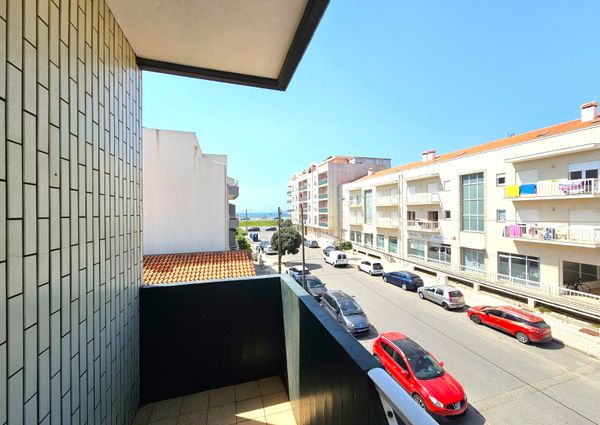 2 bedroom flat with balcony a stone's throw from Vageira Beach!