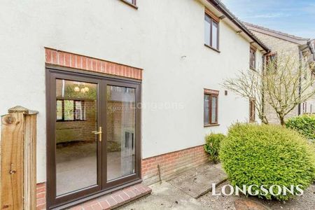 Hollywell Gardens, Swaffham, PE37 - Photo 2