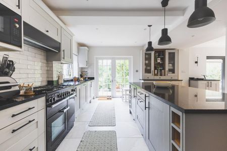 4 bedroom detached house to rent - Photo 4