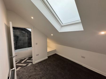 4 bedroom House To Let - Photo 5