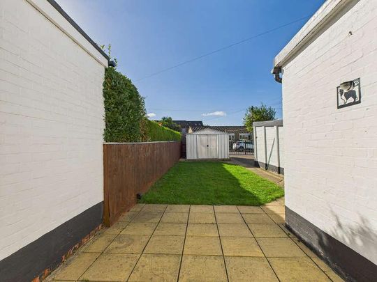 Aylesbury Road, Cuddington, Buckinghamshire, HP18 - Photo 1