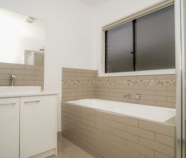 STUNNING FAMILY HOME IN DOREEN - Photo 4