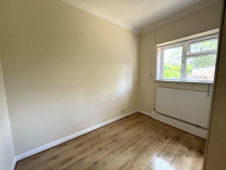 1 bedroom bedsit to rent - Photo 2