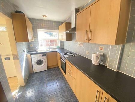 Bedroom House -earlsdon Dont Miss Out, CV5 - Photo 2