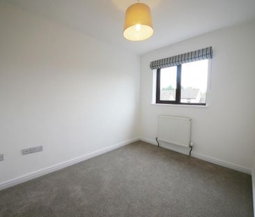 3 bedroom end of terrace house to rent - Photo 3