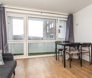 4 bedroom flat to rent - Photo 1