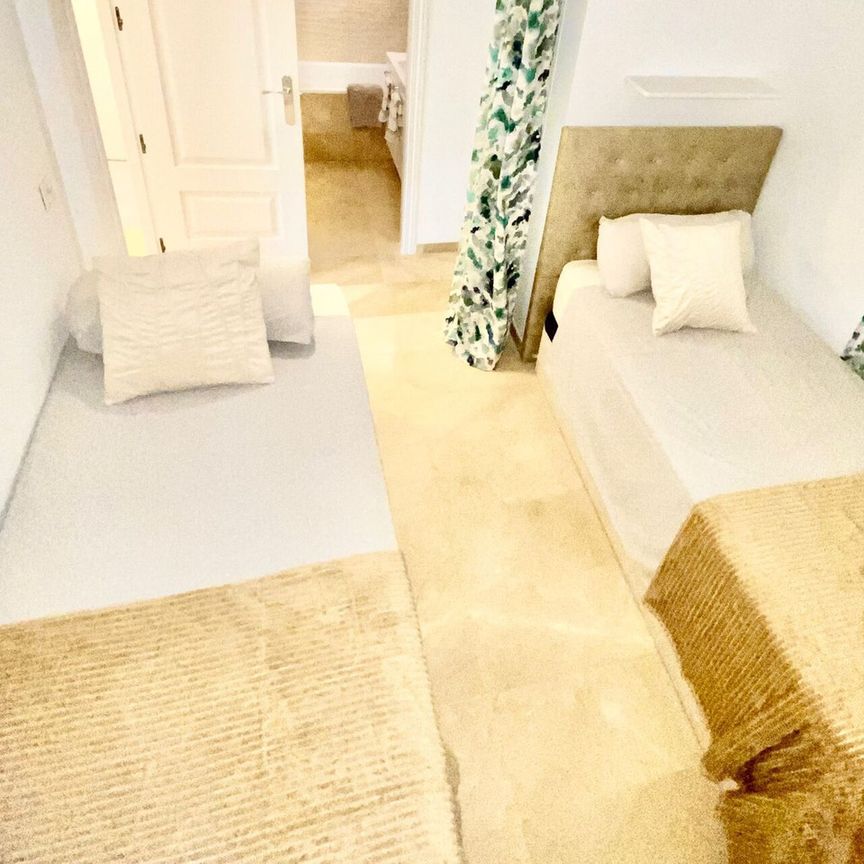 House in Puerto Banús, Costa del Sol - Photo 1