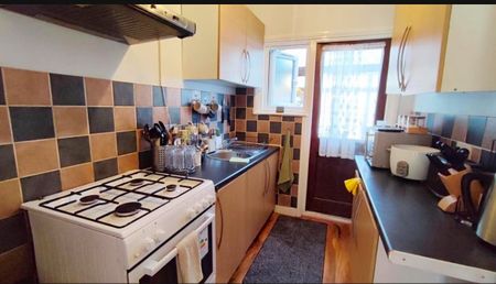 Room in a Shared House, Sheringham Avenue, E12 - Photo 4