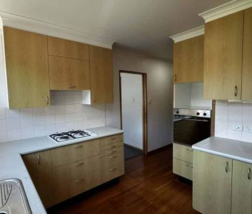 Beautiful in Belleknowes! - Photo 2