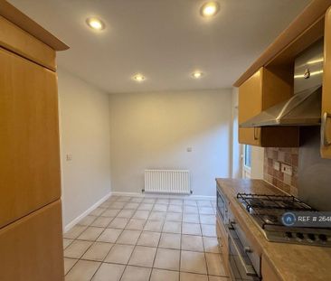 4 bedroom detached house to rent - Photo 4