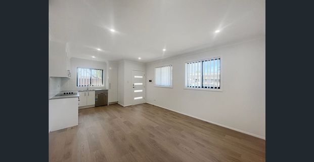 MOVE IN BEFORE CHRISTMAS – 1 WEEK FREE RENT! - Photo 1