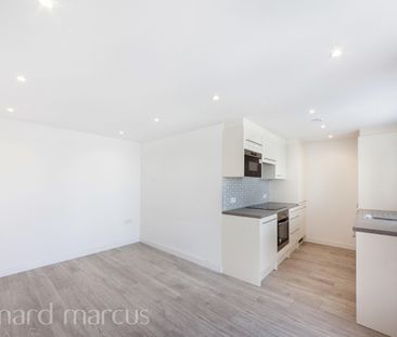 London Road, Sutton, Cheam - Photo 4