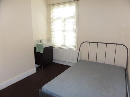1 bedroom in a house share to rent - Photo 4
