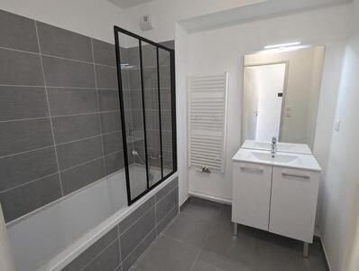 Location Appartement 3 pièces 68m² ISTRES 13800 - Photo 4