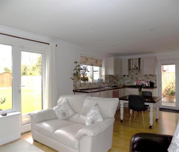 2 bedroom semi-detached bungalow to rent - Photo 4