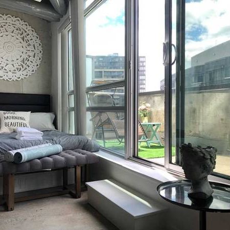 150 Sudbury St - Large Beautifully Furnished Bachelor Unit With A Den - Photo 1