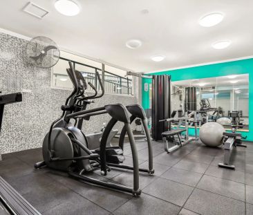 Resort-Style Living with Sweeping Views from Bay to City. - Photo 2