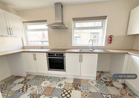 3 bedroom flat to rent - Photo 5